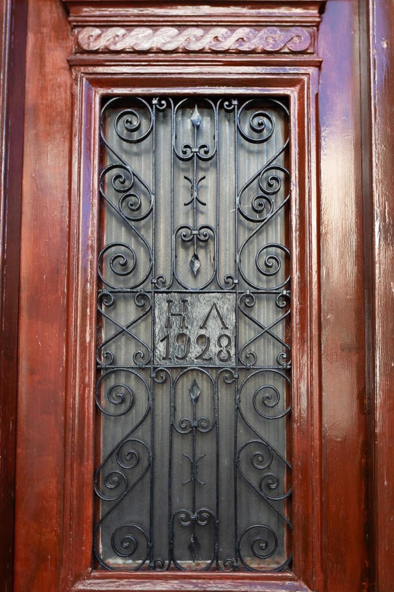 Era Of Elegance: 1928 Classic Dwelling Триполис Екстериор снимка