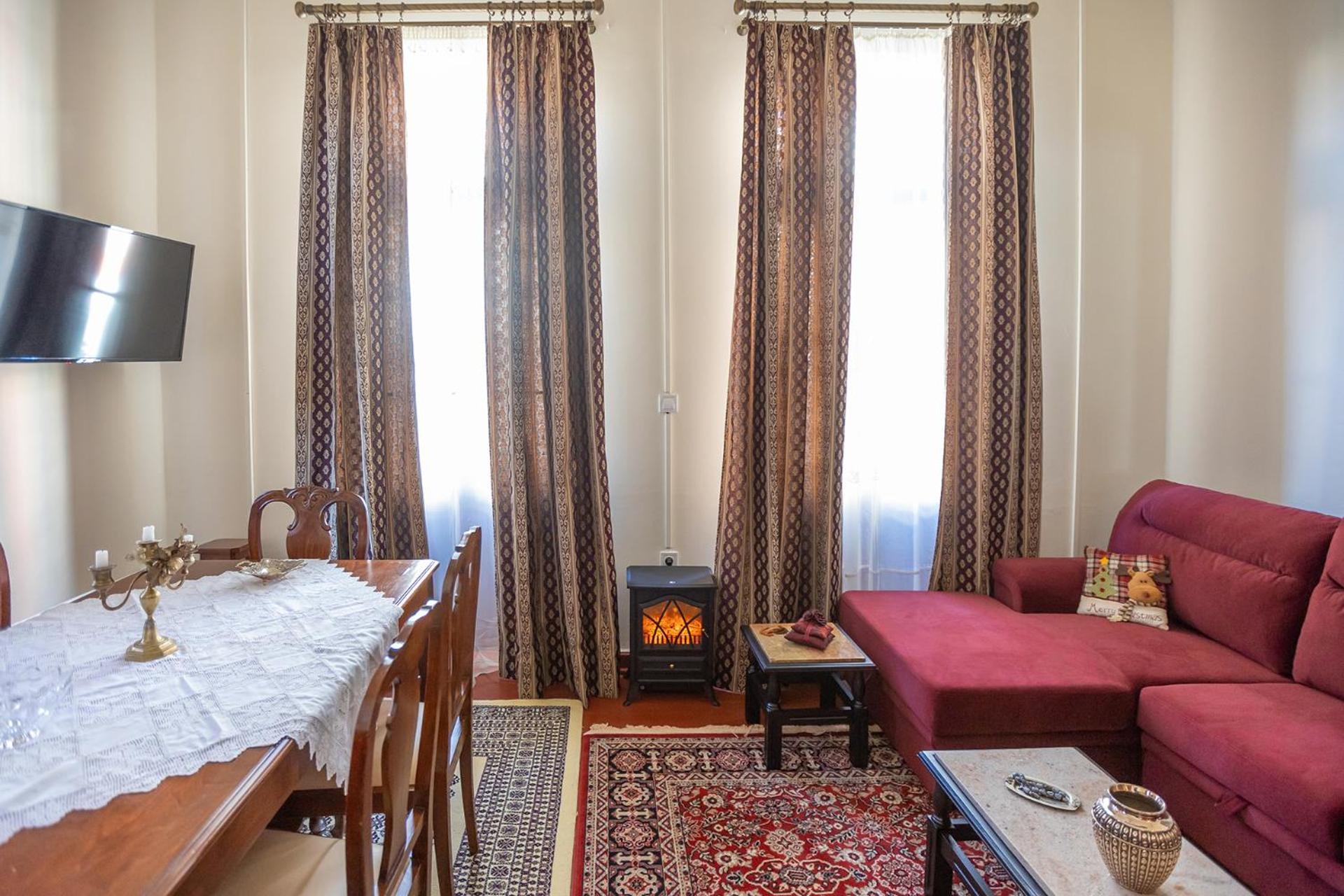 Era Of Elegance: 1928 Classic Dwelling Триполис Екстериор снимка