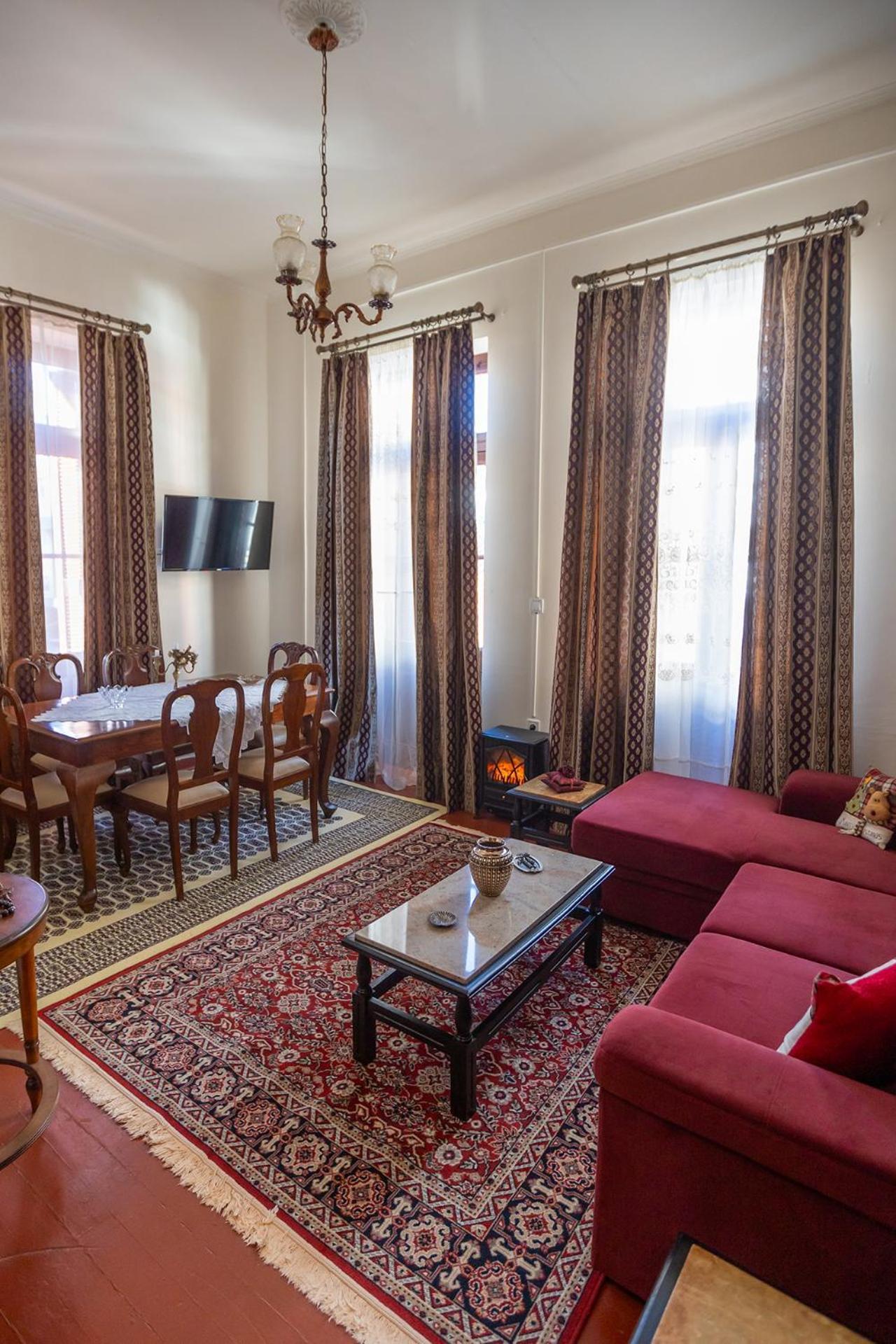 Era Of Elegance: 1928 Classic Dwelling Триполис Екстериор снимка
